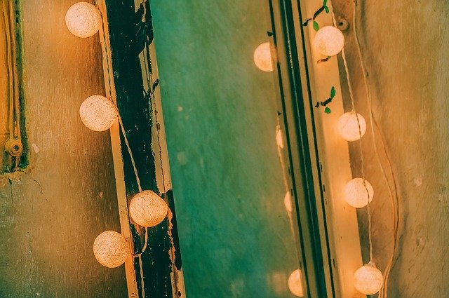 Miroir mural décoratif – accrochez-vous dans votre salon